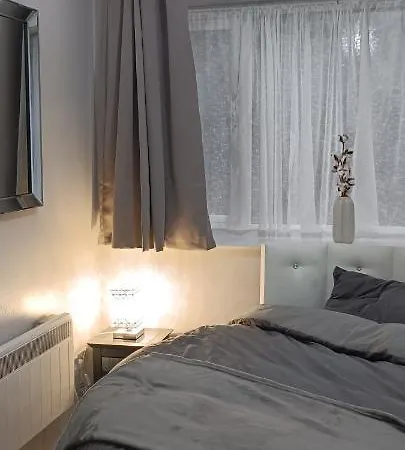 Lister Park Stylish 1bed Coach House - Quiet & Tranquil & Parking Bradford (West Yorkshire)