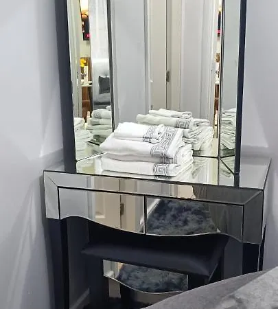 Casa vacanze Lister Park Stylish 1bed Coach House - Quiet & Tranquil & Parking