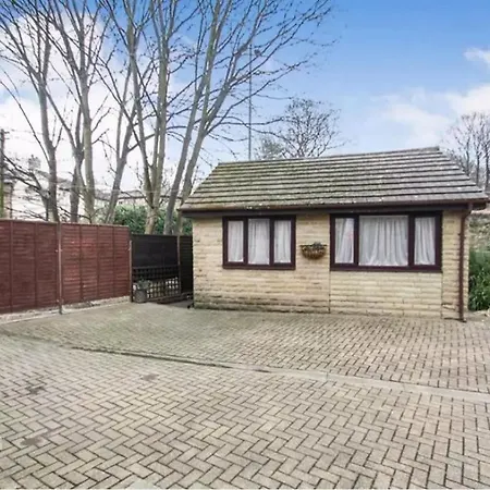 Lister Park Stylish 1bed Coach House - Quiet & Tranquil & Parking 브래드퍼드