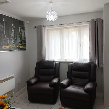펜션 Lister Park Stylish 1bed Coach House - Quiet & Tranquil & Parking 브래드퍼드