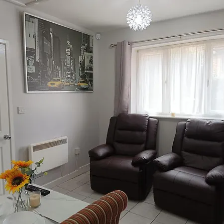 펜션 Lister Park Stylish 1bed Coach House - Quiet & Tranquil & Parking