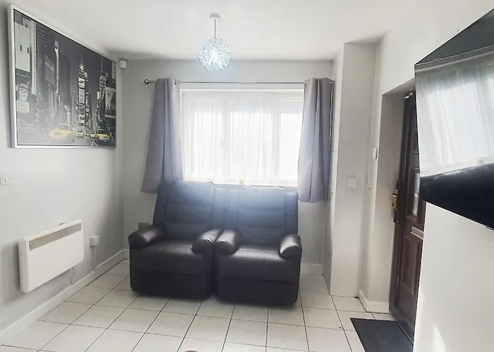 Lister Park Stylish 1bed Coach House - Quiet & Tranquil & Parking Σπίτι διακοπών *