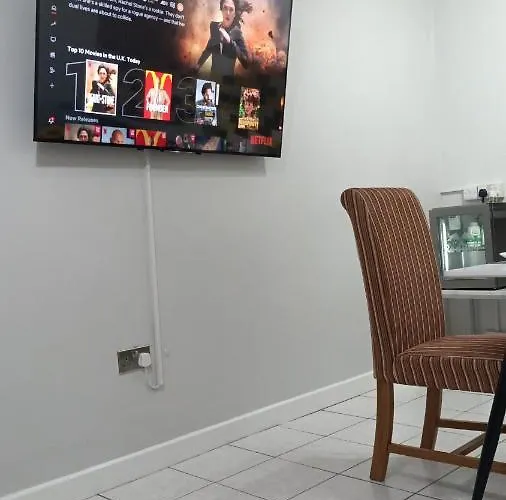 Lister Park Stylish 1bed Coach House - Quiet & Tranquil & Parking Σπίτι διακοπών