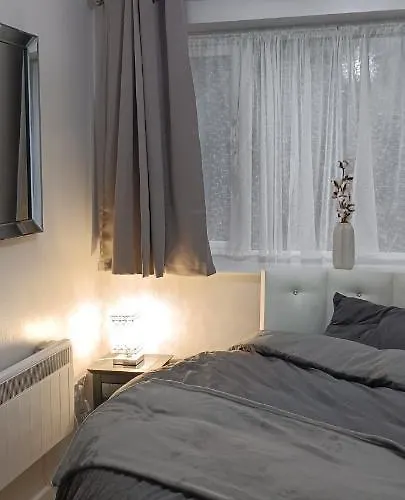 Lister Park Stylish 1bed Coach House - Quiet & Tranquil & Parking Μπράντφορντ