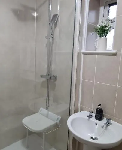 Lister Park Stylish 1bed Coach House - Quiet & Tranquil & Parking Μπράντφορντ