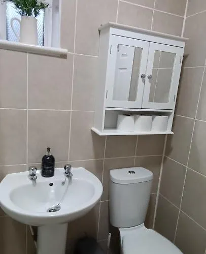 Lister Park Stylish 1bed Coach House - Quiet & Tranquil & Parking