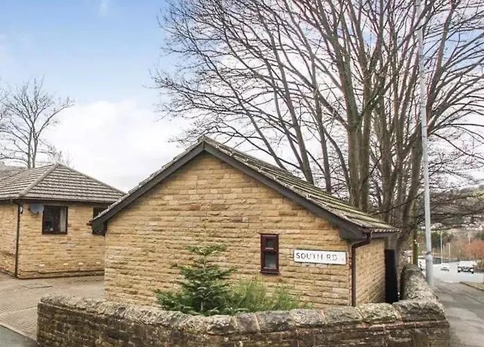 Lister Park Stylish 1bed Coach House - Quiet & Tranquil & Parking * Μπράντφορντ