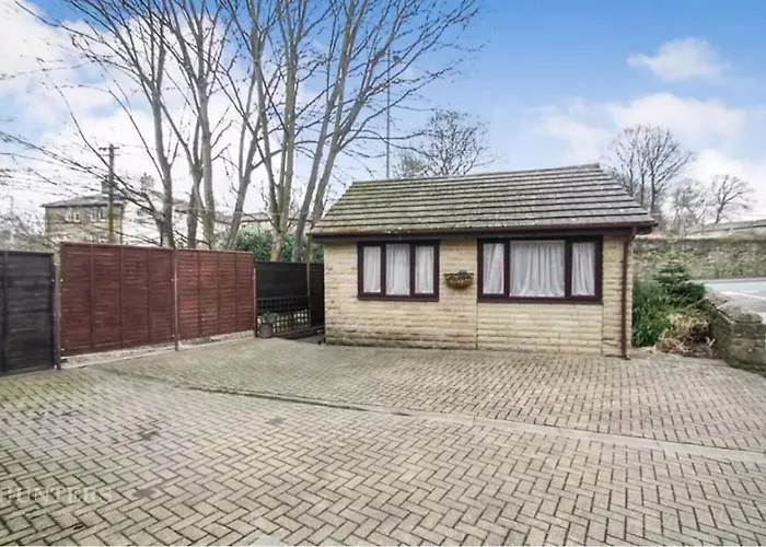 Lister Park Stylish 1bed Coach House - Quiet & Tranquil & Parking Μπράντφορντ